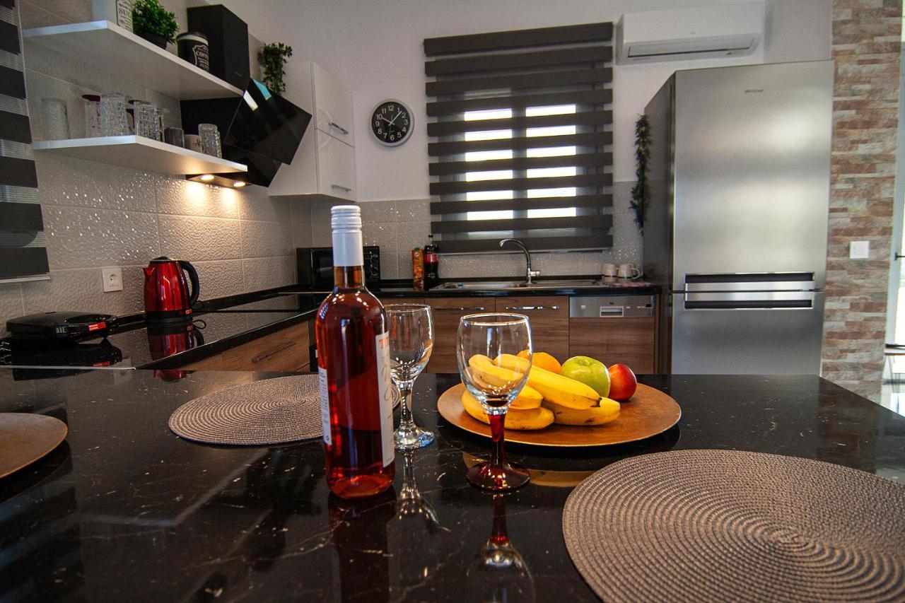 Livis Luxury Villa Кіотарі Екстер'єр фото